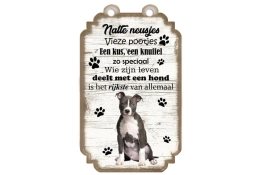 American Staffordshire Terrier disant planche
